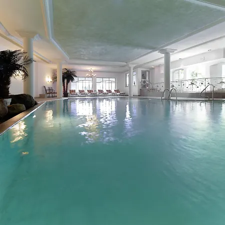 Bayerischer Hof Szálloda 4*