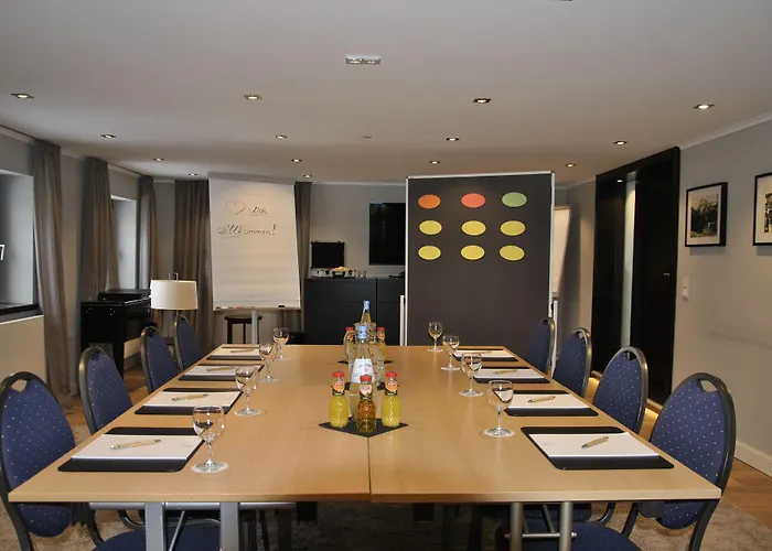Bayerischer Hof Hotel 4*