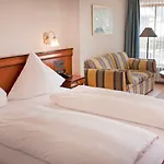 Bayerischer Hof Hotel 4*