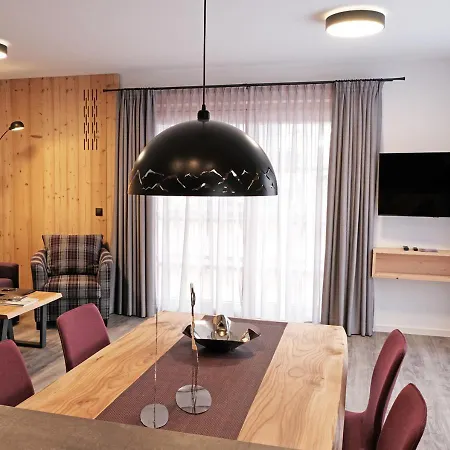 Bayerischer Hof Hotel 4*