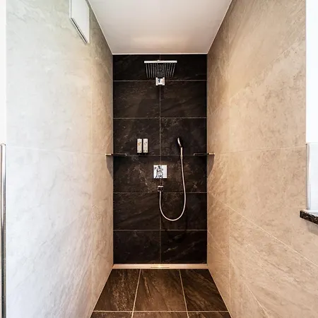 Bayerischer Hof Hotel 4*