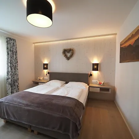 Bayerischer Hof Hotel 4*