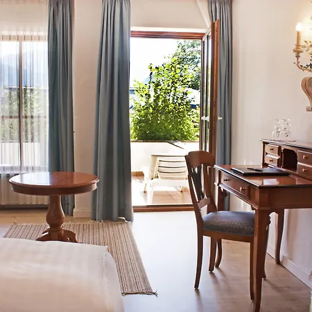 Bayerischer Hof 4* 오버스타우펜