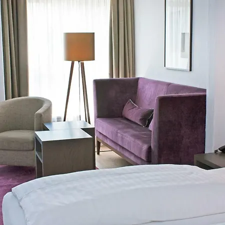 Bayerischer Hof Hotel 4*