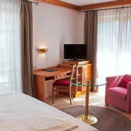 Bayerischer Hof Отель Оберштауфен